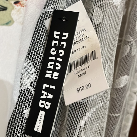 Design lab brand size medium, flowered, print sleeveless shirt - Picture 3 of 4